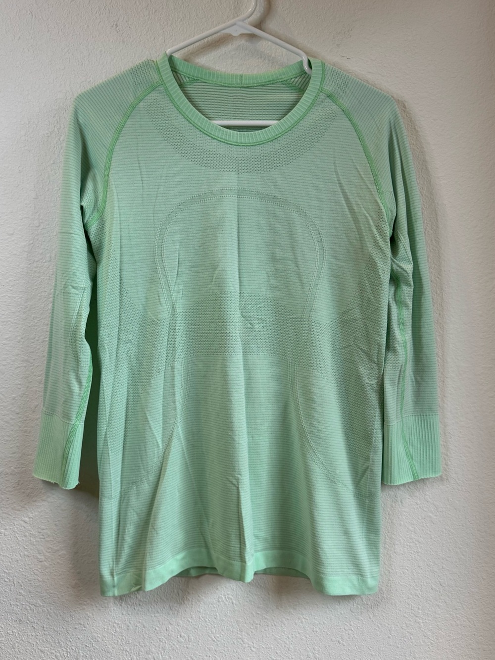 LULU 🍋’Swiftly Tech’ 3/4 sleeve stretchy tee